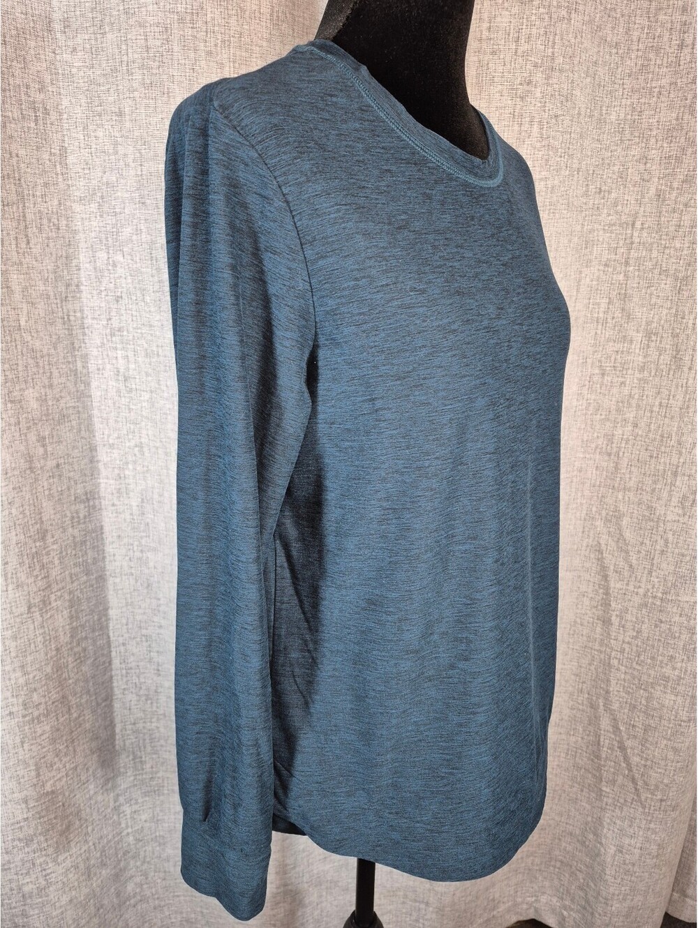Skechers Women’s Teal Blue Long Sleeve Athletic Top Size Medium